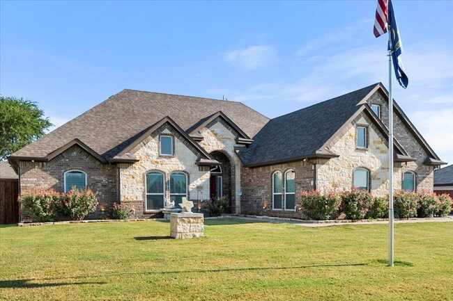 Photo - Stunning 3-bedroom, 2-bathroom home on an ...