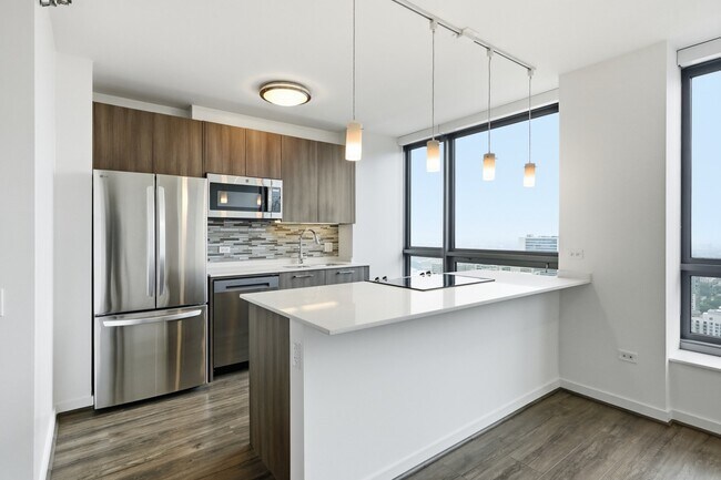 Photo - 357 W Hubbard St
