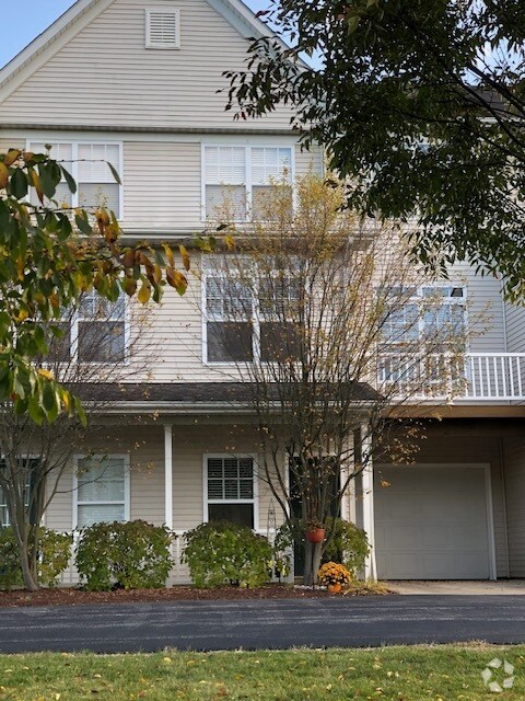 Building Photo - 1214 Chapman Ln Unit 1214-6 Chapman Lane Rental