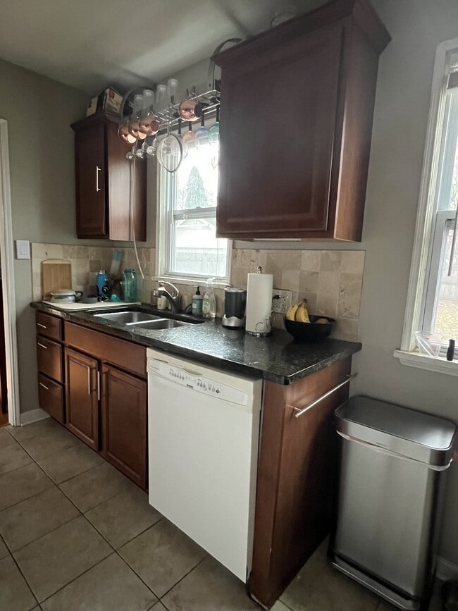 Photo - 131 Edgemont Rd