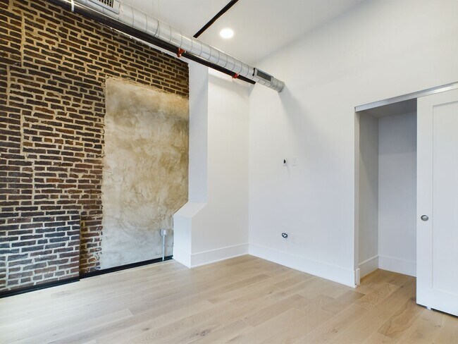 Photo - Amazing 2 bedroom/2 bathroom with large ro... Unit 8226d962-4c30-11ee-a6d4-024e11a41c3d