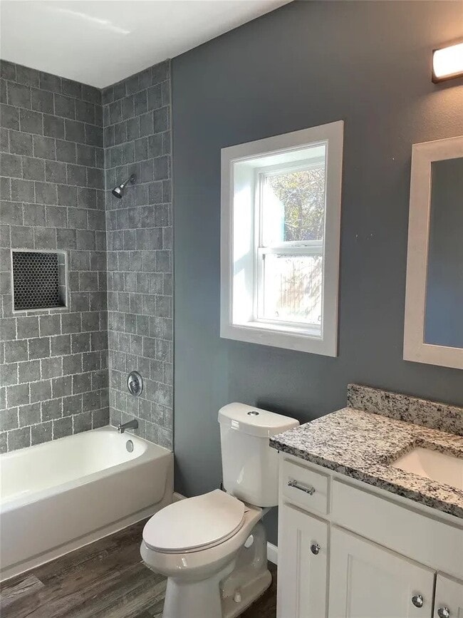 Photo - 426 W Day St