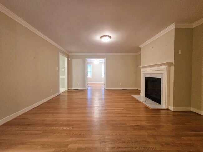 Photo - 4206 Tweedsmuir Rd