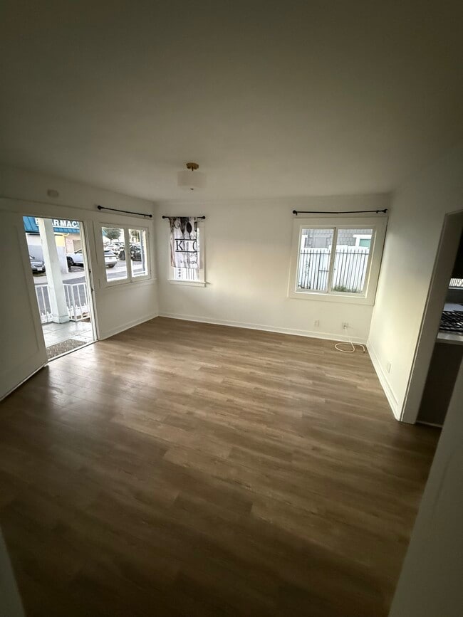 Photo - 240 N Everett St