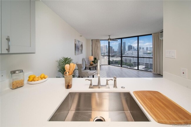 Photo - Convenient 1 Bedroom Close to Everything Unidad 1702