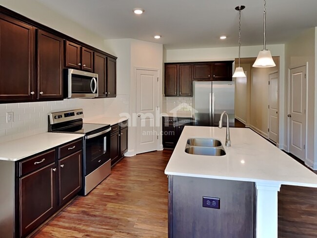 Photo - 7424 Garrett Ct