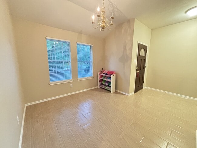 Photo - 18 Tallow Hill Pl