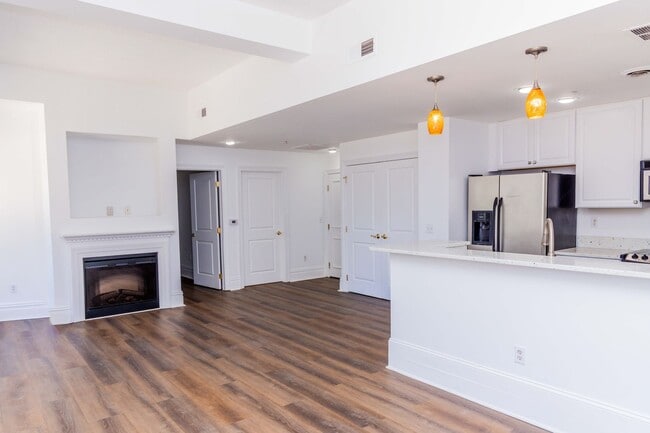 Photo - Luxury One Bedroom Unit in  Downtown Business District