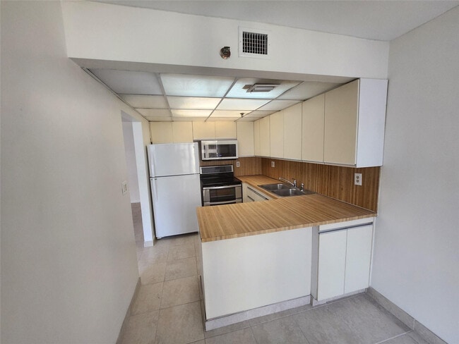 Photo - 17890 W Dixie Hwy Unit 619