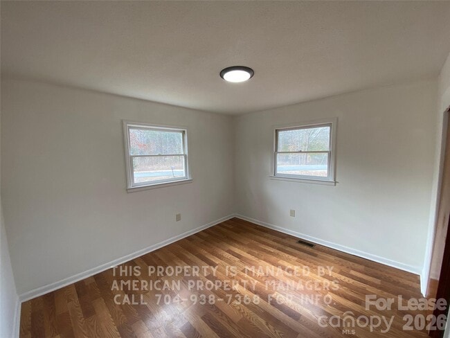 Photo - 3810 Vanderburg Dr S