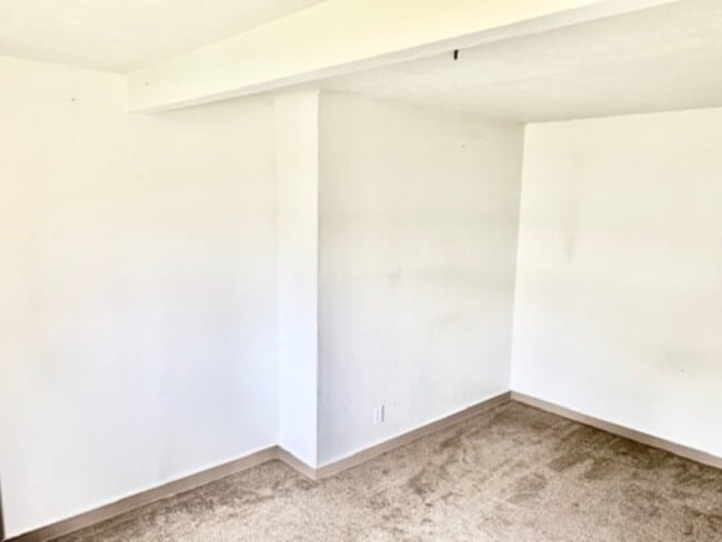 Photo - River Road/Park Ave. area updated apartment in house