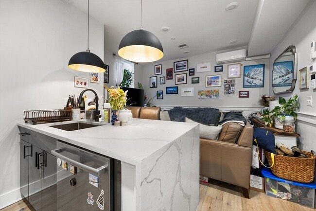 Photo - 300 Somerville Ave Unidad D