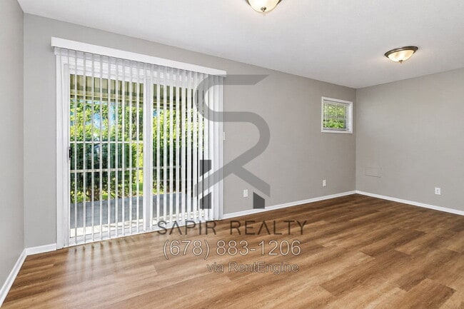 5213 Heather Ln