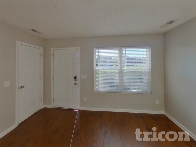 Photo - 916 Coolidge Ct