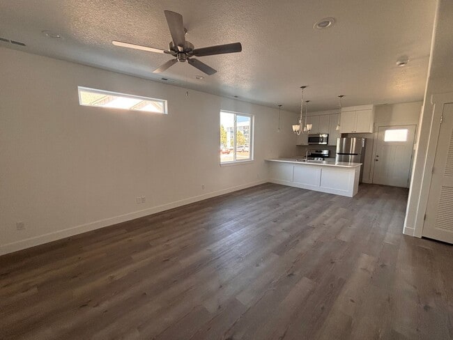 Photo - 1543 Tyram Grv