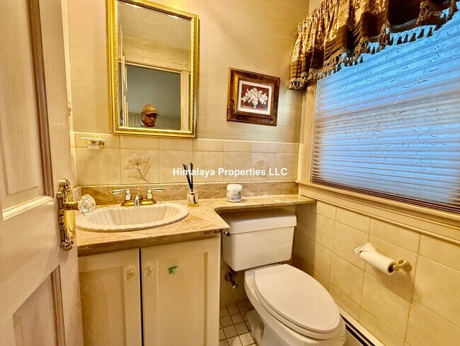 28 Maplewood St Unit 1