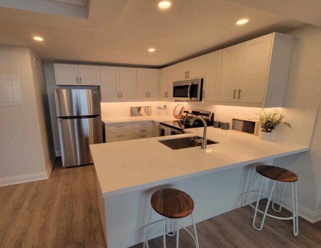 Photo - 387 E 42nd St