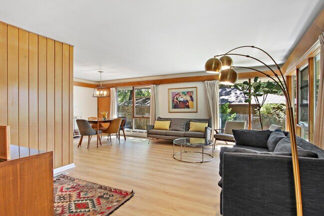 435 Lynn Terrace