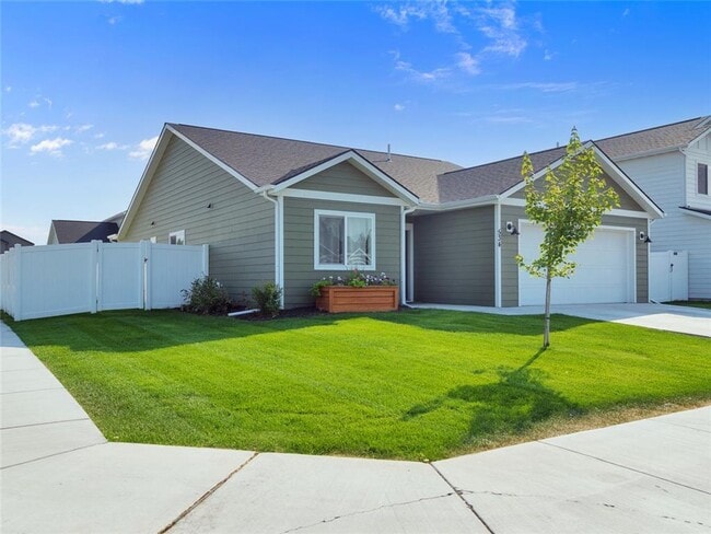 Building Photo - Beautiful Kalispell Home