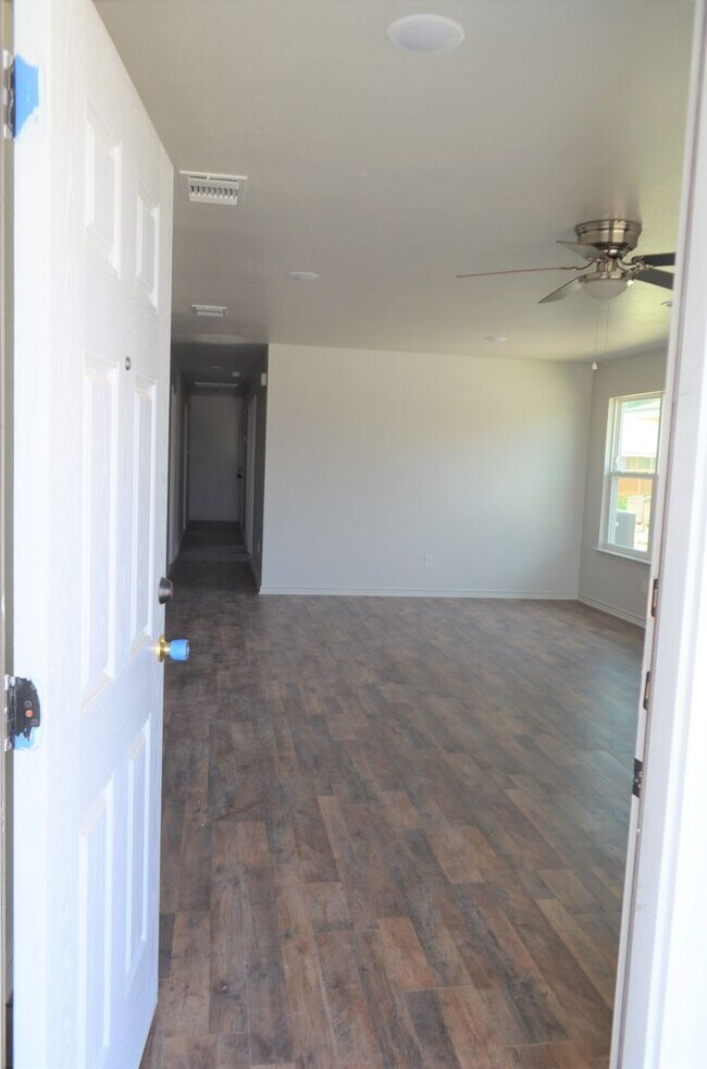 Photo - 1826 Castroville Trl Unit B 1826