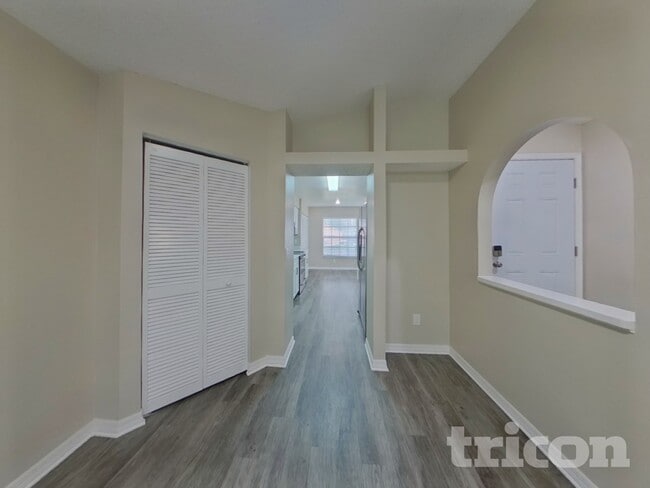 Photo - 947 Sandywood Dr