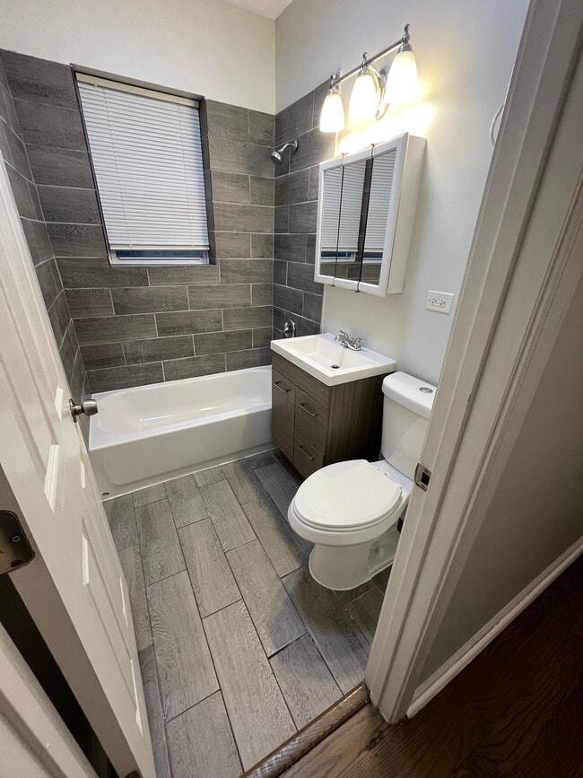 Building Photo - 317 Memorial Dr Unit 2