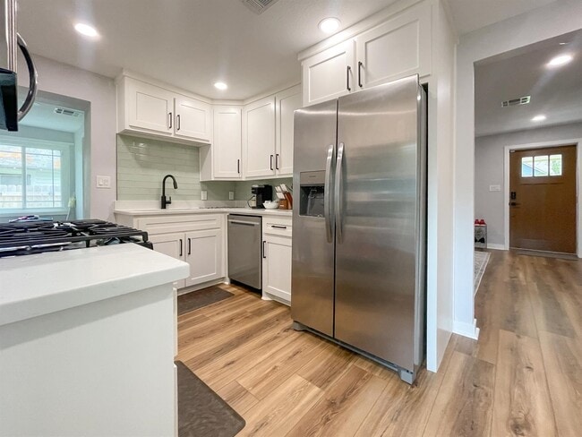 Photo - 3010 Cole Ave