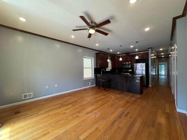 Building Photo - 58 Bostwick Ave Unit 1