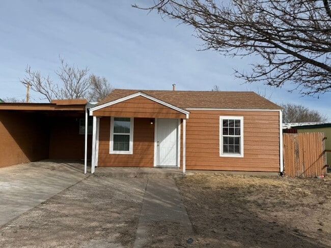 Building Photo - Super cute Home!