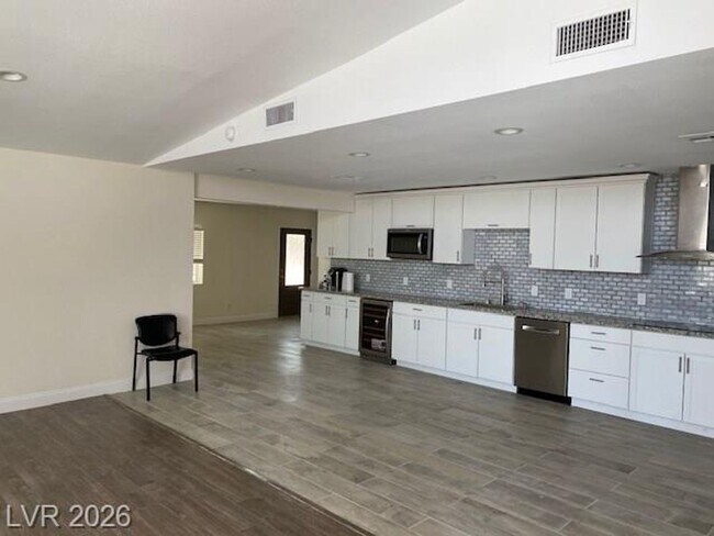 Photo - 2047 Westwind Rd