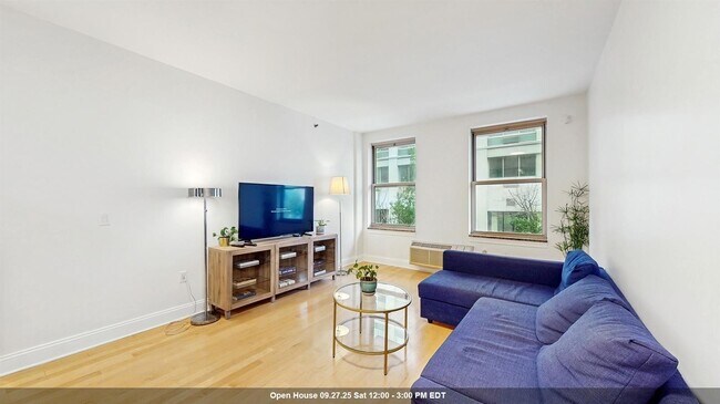 Building Photo - 10 Regent St Unit 201 Rental