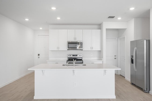 Photo - 621 Salisbury Cir