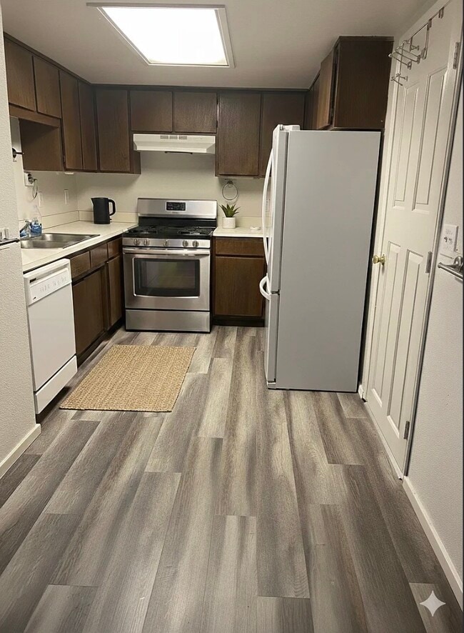 Photo - 216 Ellingson Dr Unidad D