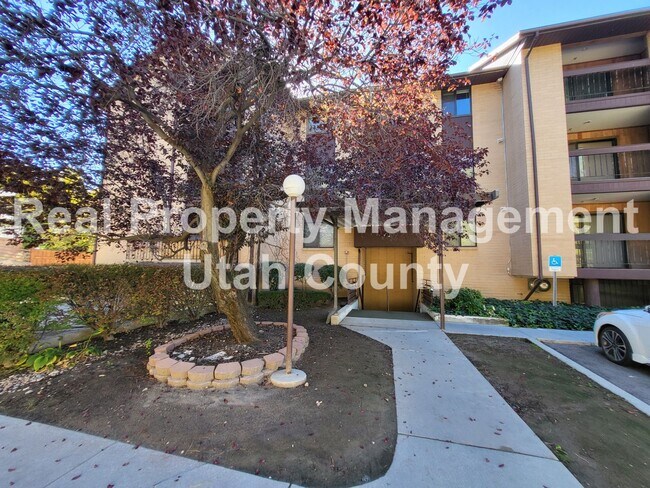 Photo - Top Floor Condo on Canyon Road Unidad #314