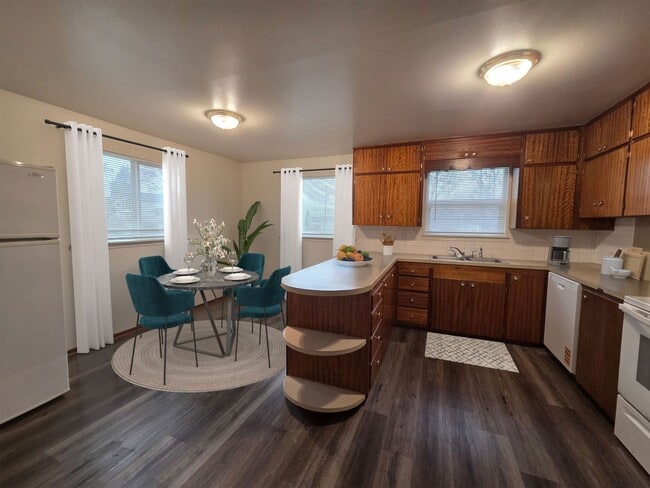 Photo - $1,900 – 2 Bed / 2 Bath Home with Fenced Yard, Fireplace, and Garage