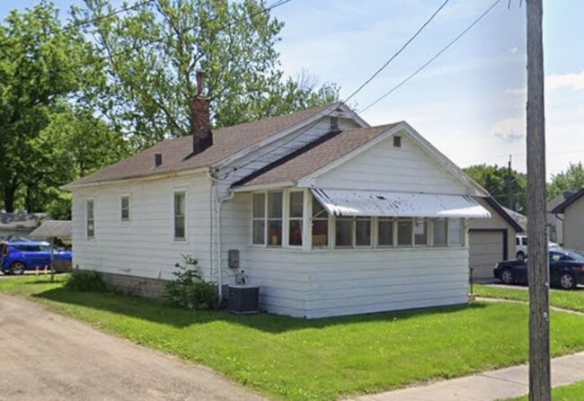 Building Photo - 3 bedroom, 1 bath home in Waterloo