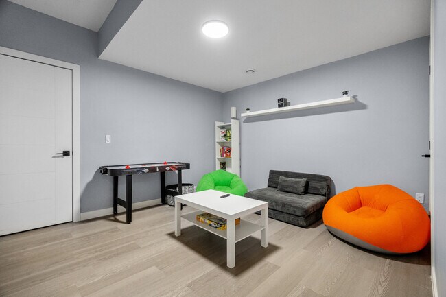 Photo - 142 Canoe Crescent SW Unit SI ID1386563P