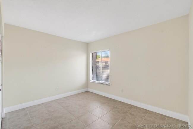 351 Club Cir Unit 101