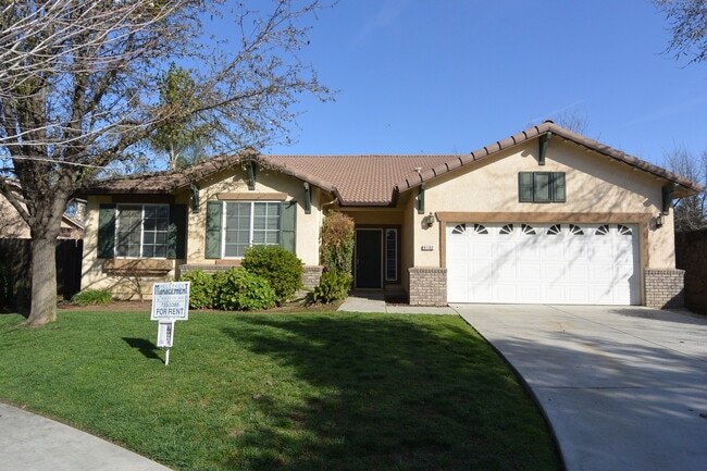 Photo - 4 Bedroom 2.5 Bathroom in SW Visalia!!