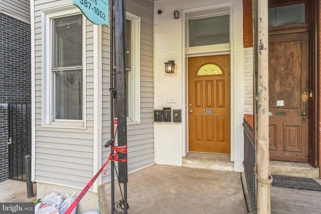 Building Photo - 4220 Chestnut St Unit 1 Rental