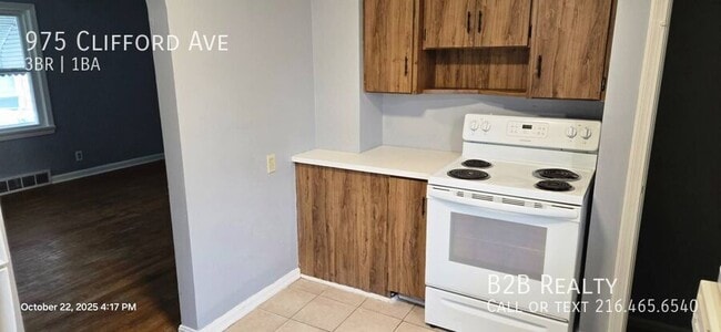 Photo - 975 Clifford Ave