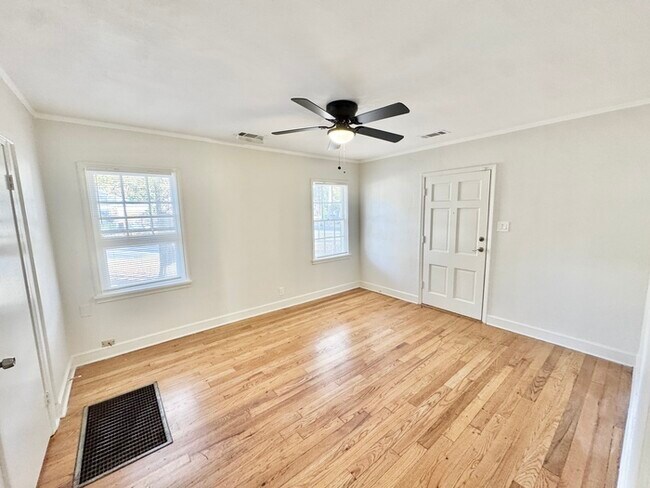 Photo - 3880 Spottswood Ave