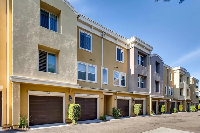 Building Photo - Furnished large and modern condo