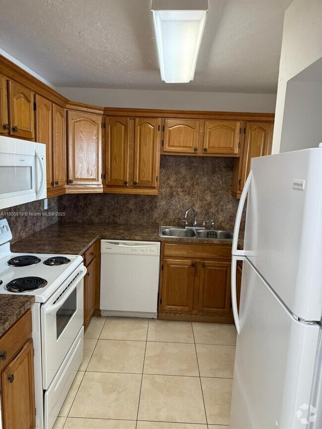 Building Photo - 7010 NW 186th St Unit 5-514 Rental