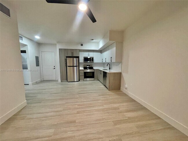 Photo - 18412 Homestead Ave Unidad 624