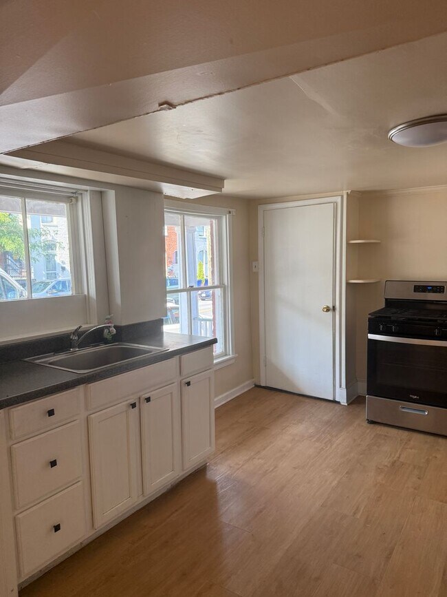14-16 W Fifth Street