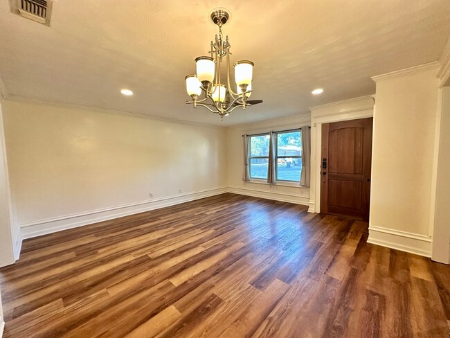 Photo - 5719 Fairview Dr