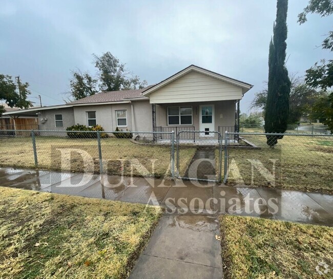 Building Photo - 4 bedroom 2 full bath home , with water, s...