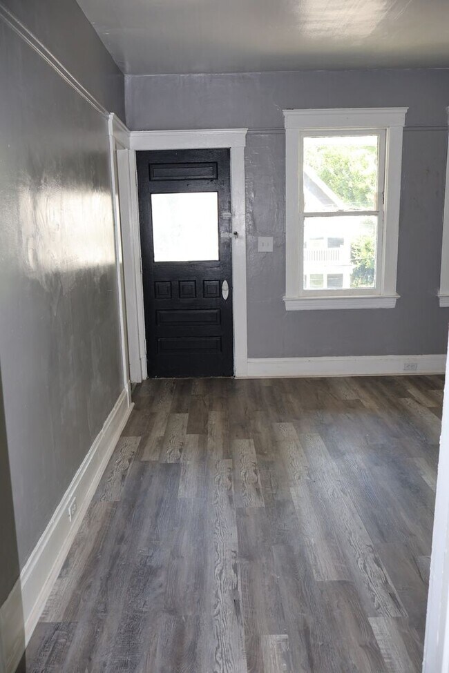 Photo - 6812 Whitney Ave Unit Upper