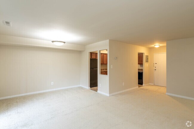 1BR, 1BA - 895 SF